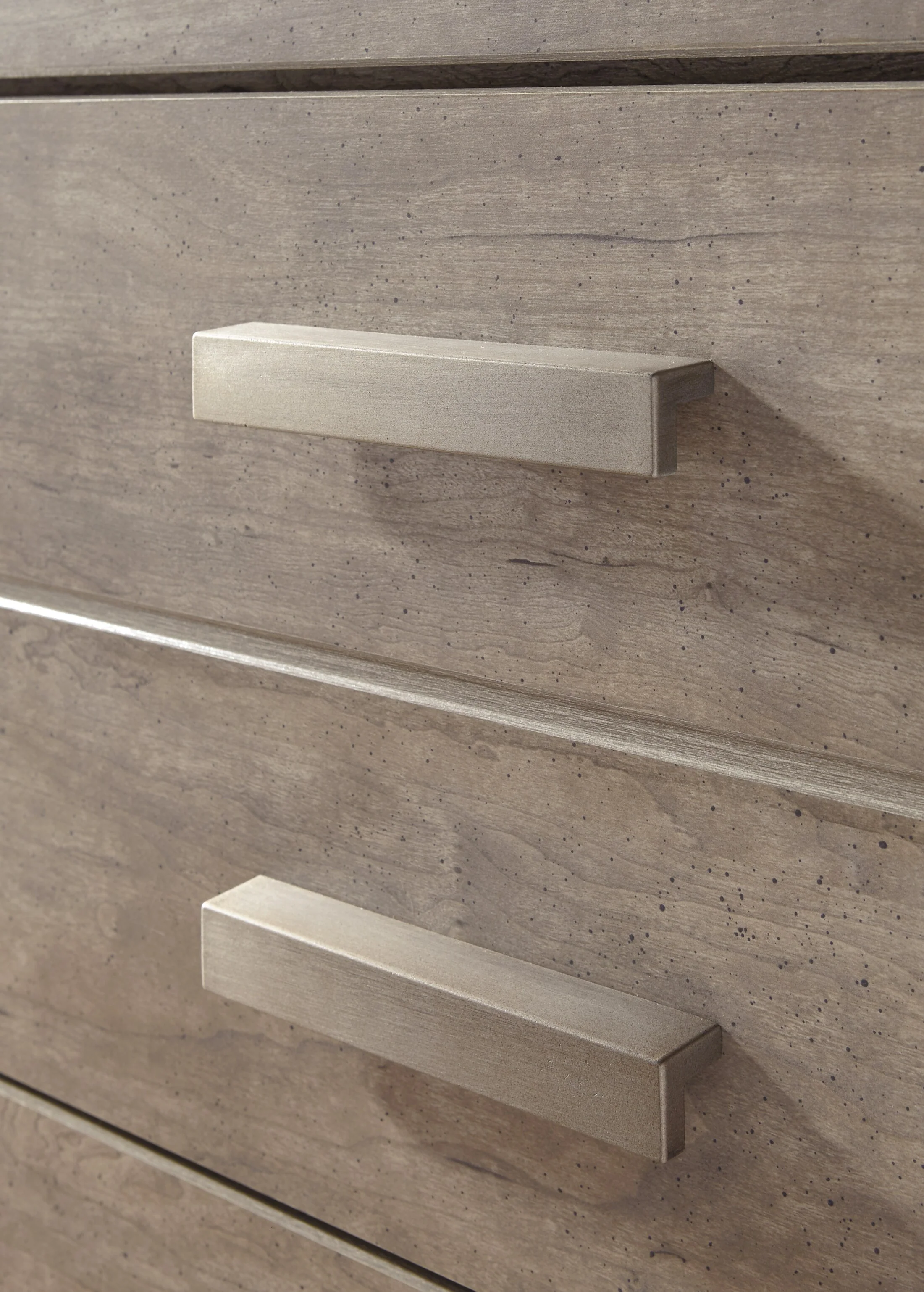 Culverbach Chest of Drawers - Image 5