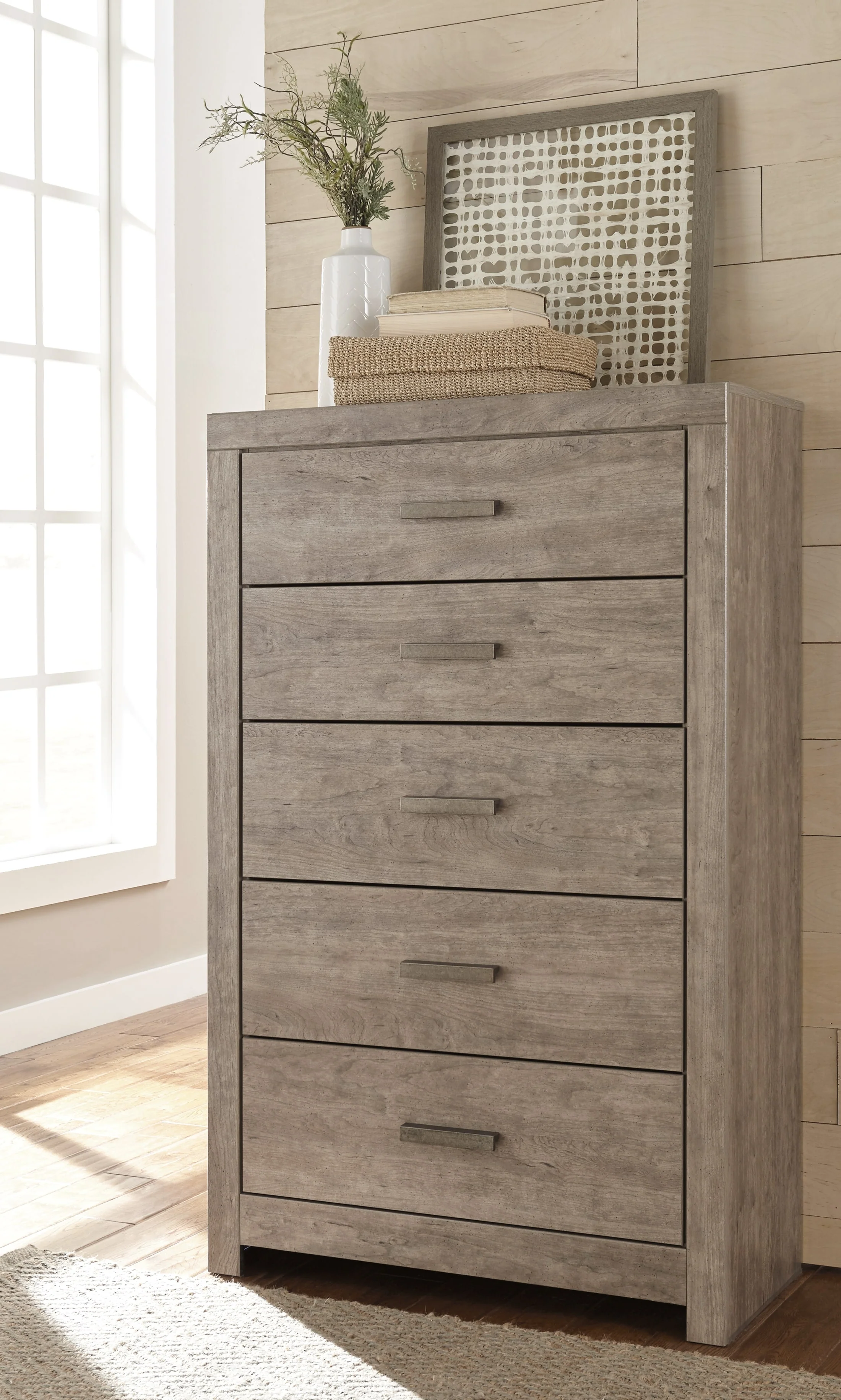 Culverbach Chest of Drawers - Image 6