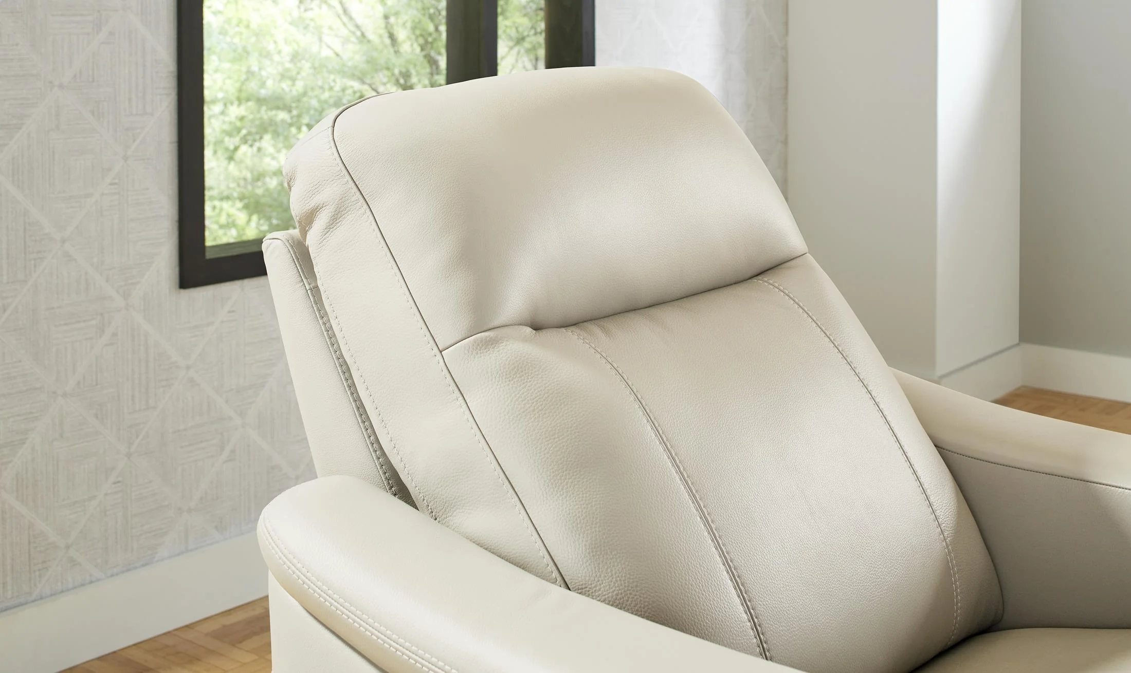 Newport Leather Power Recliner - Image 5