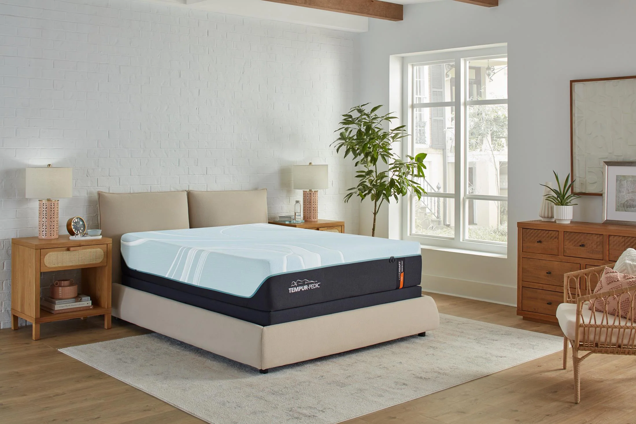 Tempur-Pedic Luxe Adapt 2.0 Firm Mattress - Image 9